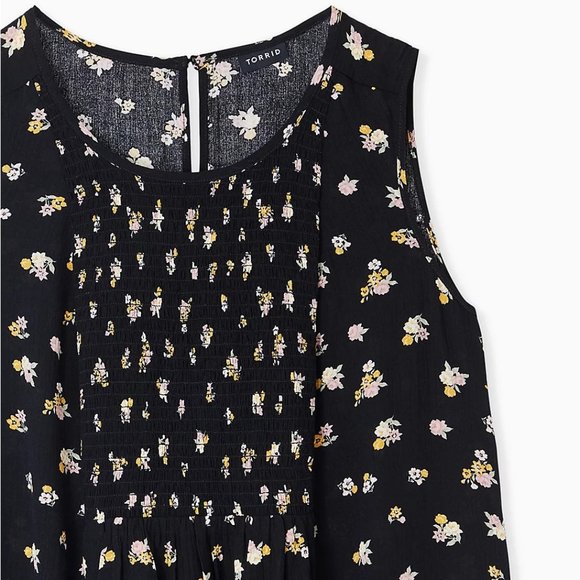Torrid Size 1X 14-16 Black Ditsy Floral Crinkled Gauze Smocked Tank - Picture 3 of 4